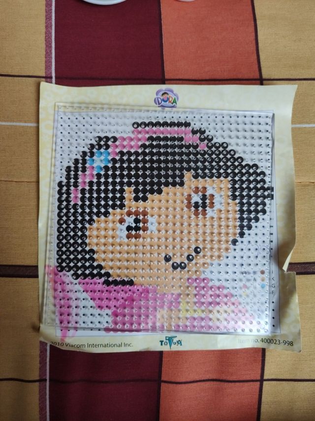 Hello Kitty / Dora la Exploradora