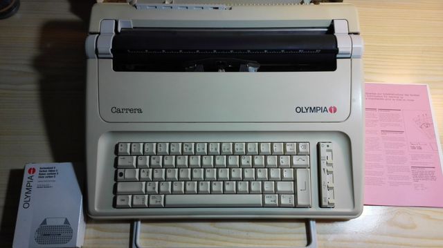 Maquina de escribir Olympia eléctrica portátil