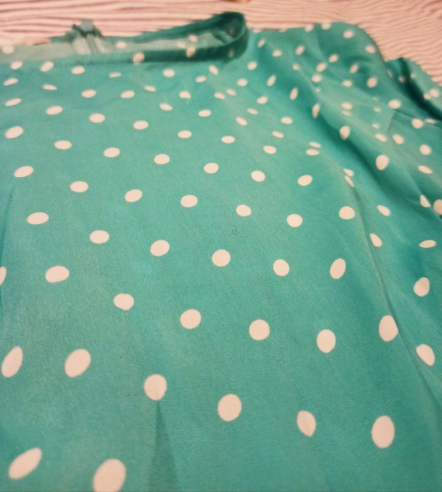 Blusa azul lunares topos