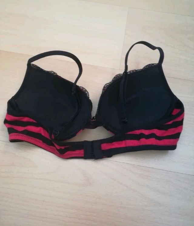 Sujetador con aros y relleno talla 90B