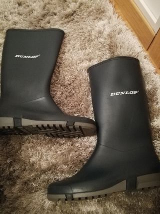 Botas agua, talla 37, puestas dos veces de segunda mano por 10 EUR en  Carballo en WALLAPOP