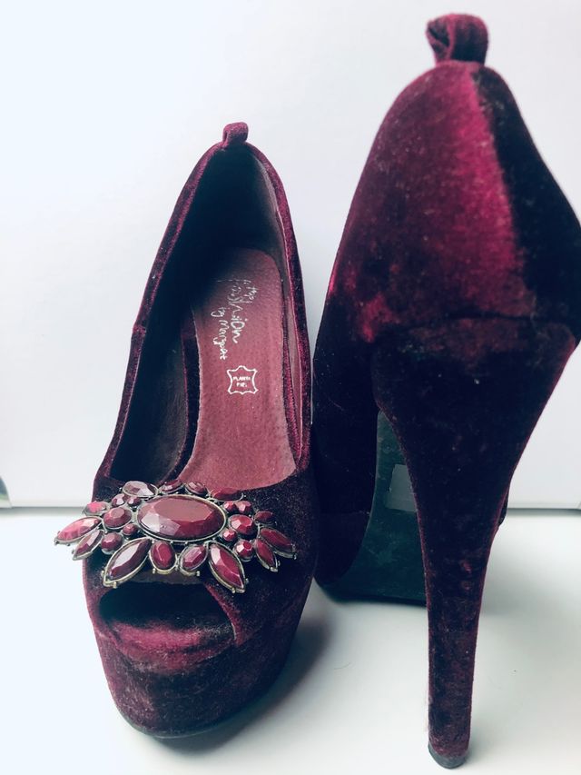 Zapatos de tacón terciopelo burdeos plataforma de segunda mano por