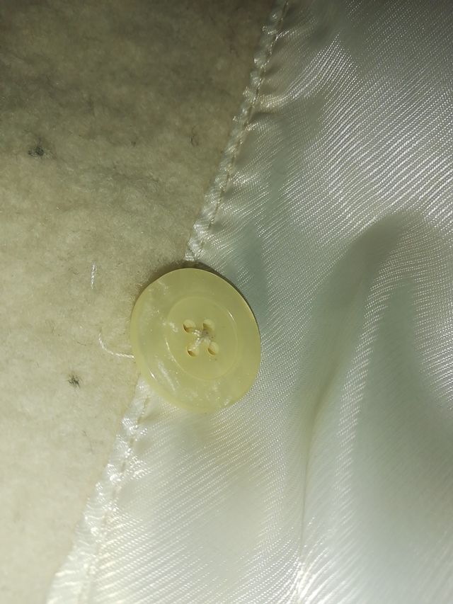 Chaquetón color blanco crudo.