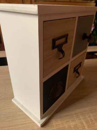 Armario pequeño con cajones - decoración de segunda mano por 10 € en