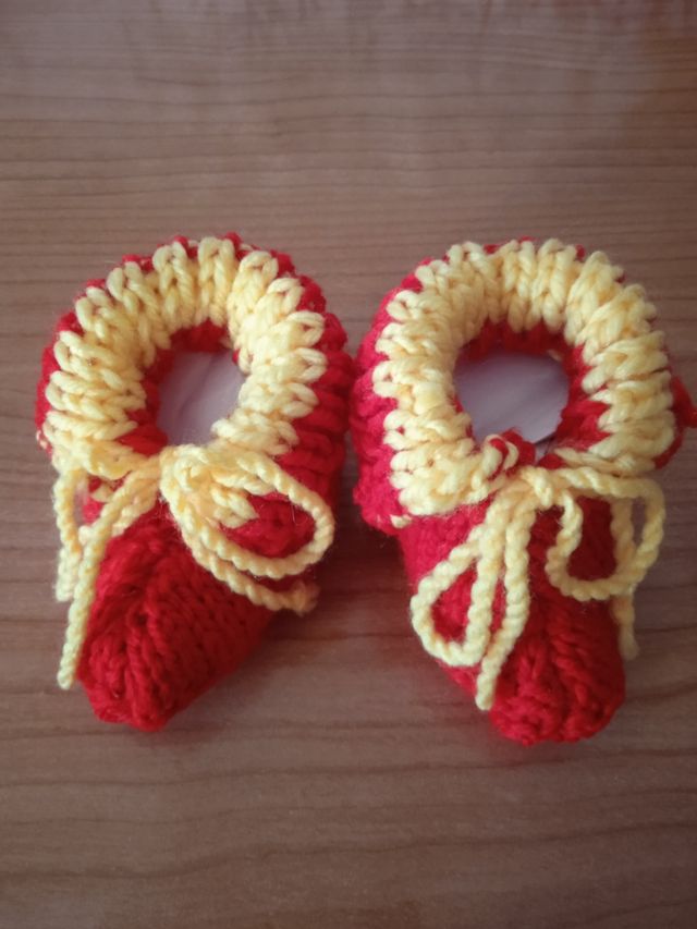 Patucos de bebe hechos a mano