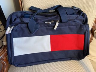 BOLSA AMPLIA DE VIAJE TOMMY HILFIGER de segunda mano por 89 EUR en Madrid  en WALLAPOP