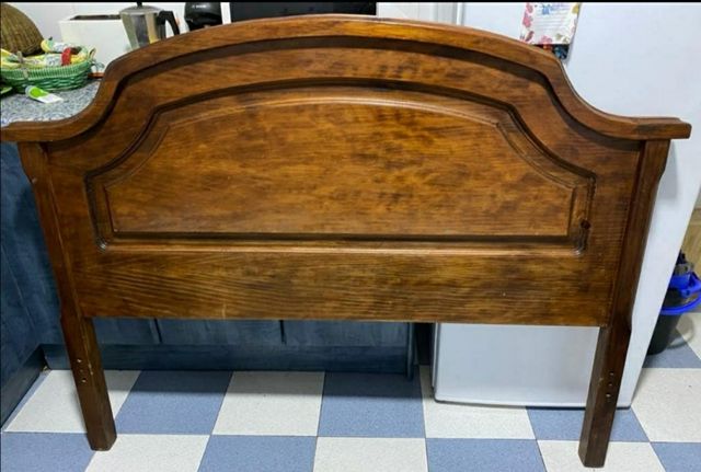 CABECERO DE PINO BARNIZADO EN  NOGAL