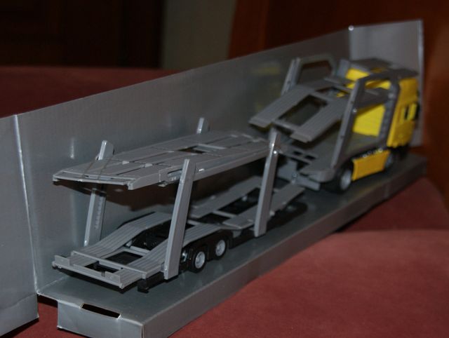 CAMION man portacoches ESCALA 1:43 DE NEW RAY en c