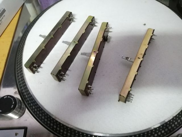 Fader Pitch Con Click Per Technics SL-1200/1210 MK2 - Ricambio OEM SFDZ122N11-1 - Foto 3