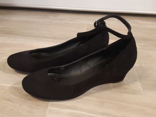 Zapato ante 40 tacon cuña negro Marypaz de segunda mano por 6 EUR en  Barcelona en WALLAPOP