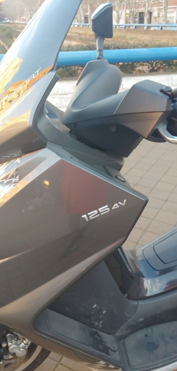 Satellis Peugeot 125 4v GT sport