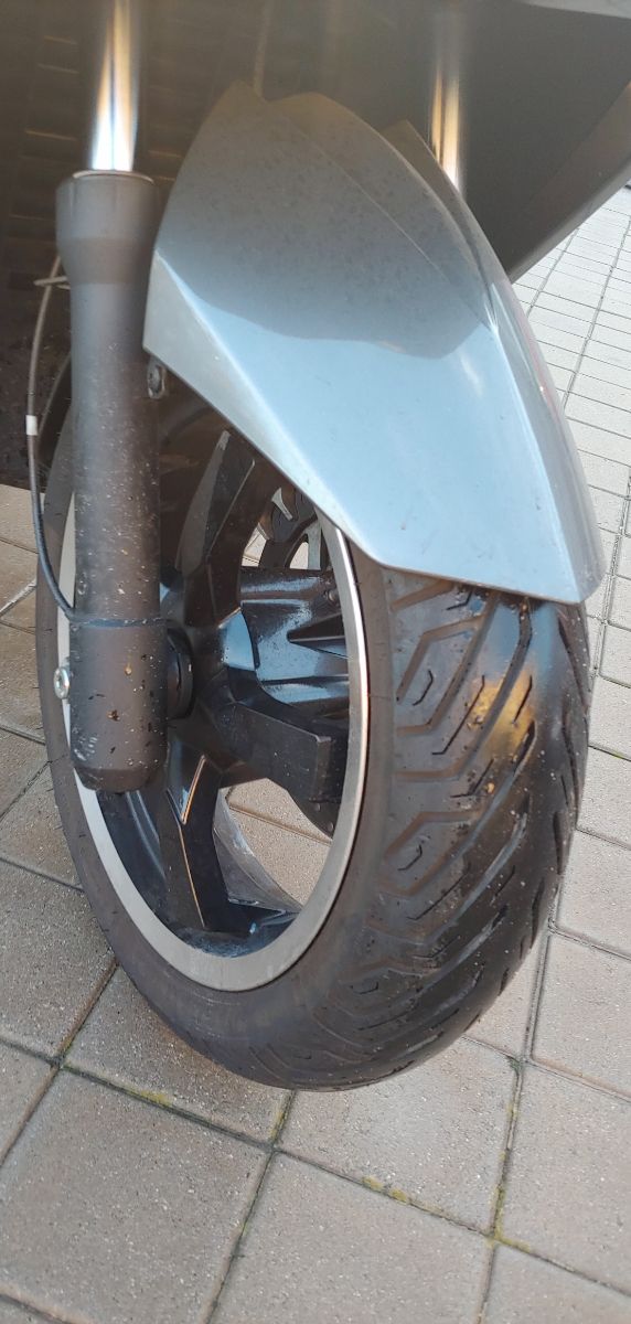 Satellis Peugeot 125 4v GT sport