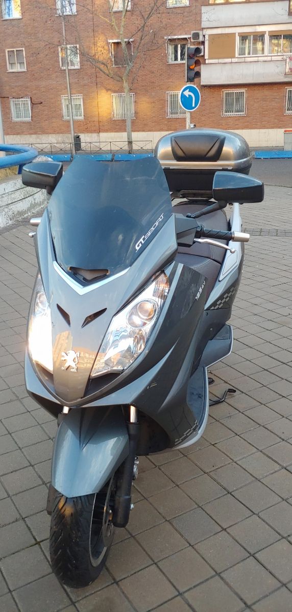 Satellis Peugeot 125 4v GT sport