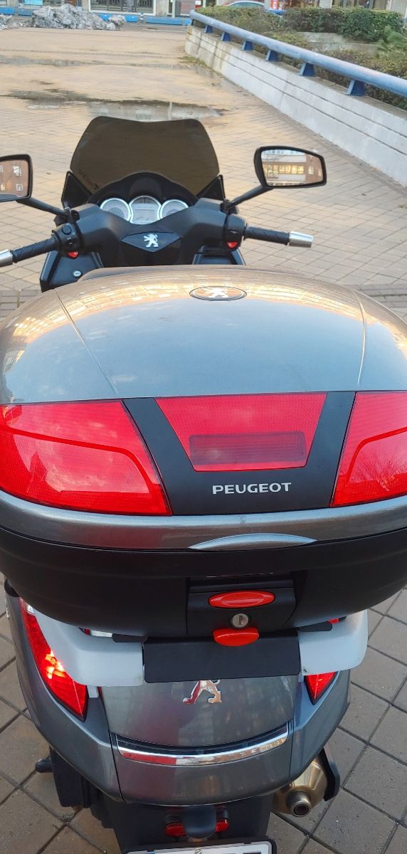 Satellis Peugeot 125 4v GT sport