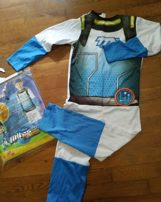 Costume taglia 7-8 anni proveniente da migliaia di persone del futuro