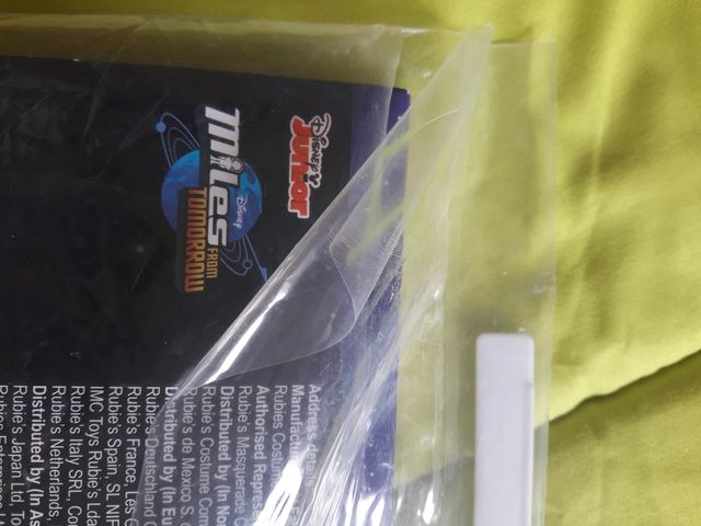 Costume taglia 7-8 anni proveniente da migliaia di persone del futuro