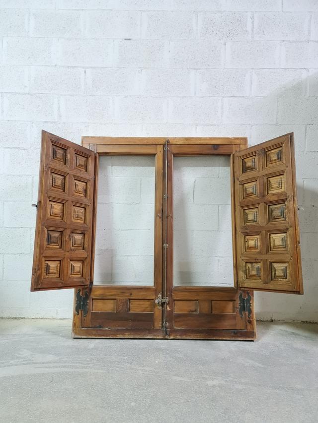 Ventanas y Puertas Antiguas de Madera con Marcos de segunda mano por 10