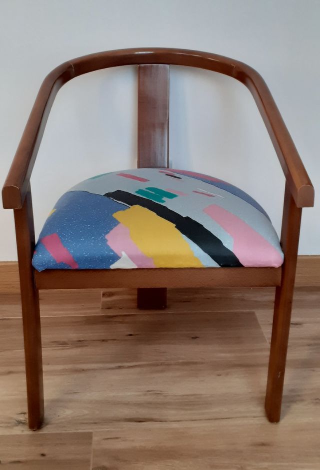 Silla de madera 3 patas color nogal