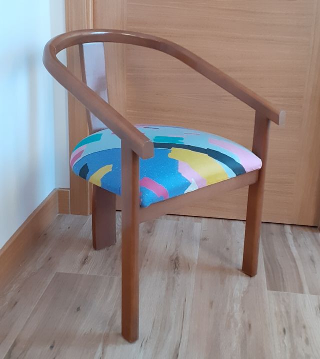 Silla de madera 3 patas color nogal