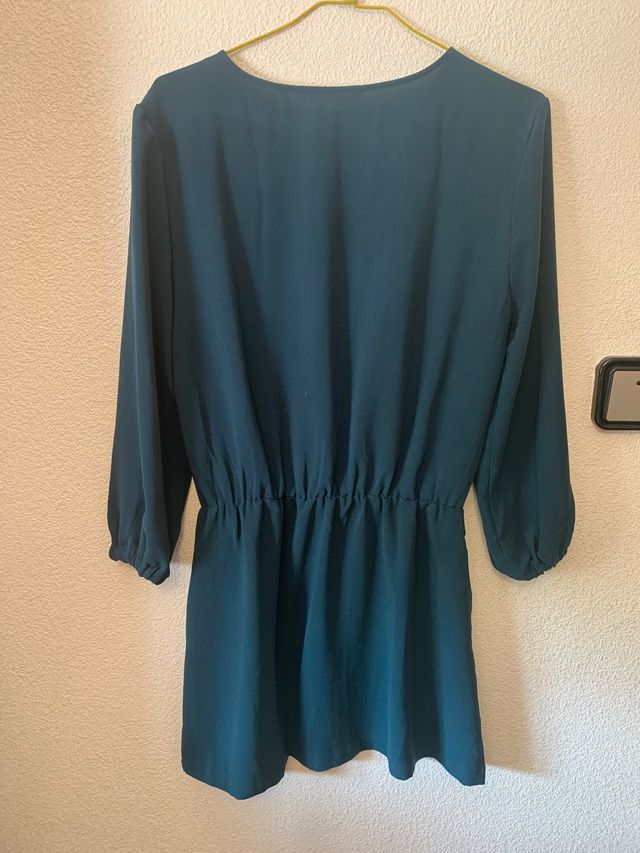 Vestido verde polipiel Lefties