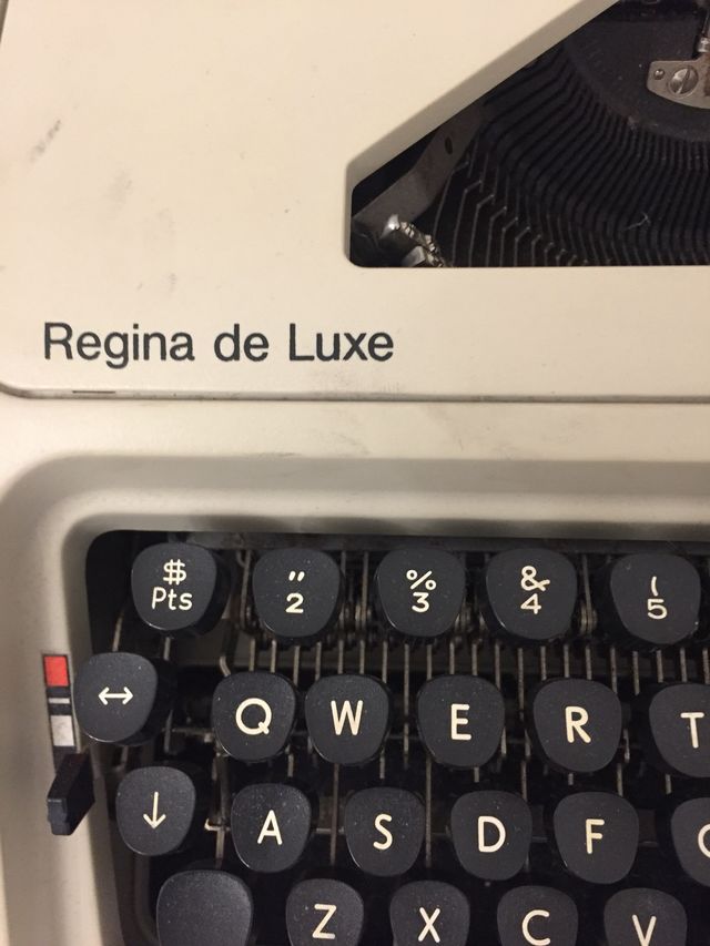 Máquina de escribir AEG Olympia Regina de Luxe