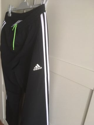 PANTALON CHANDAL ADIDAS de segunda mano por 15 EUR en Peñafiel en WALLAPOP