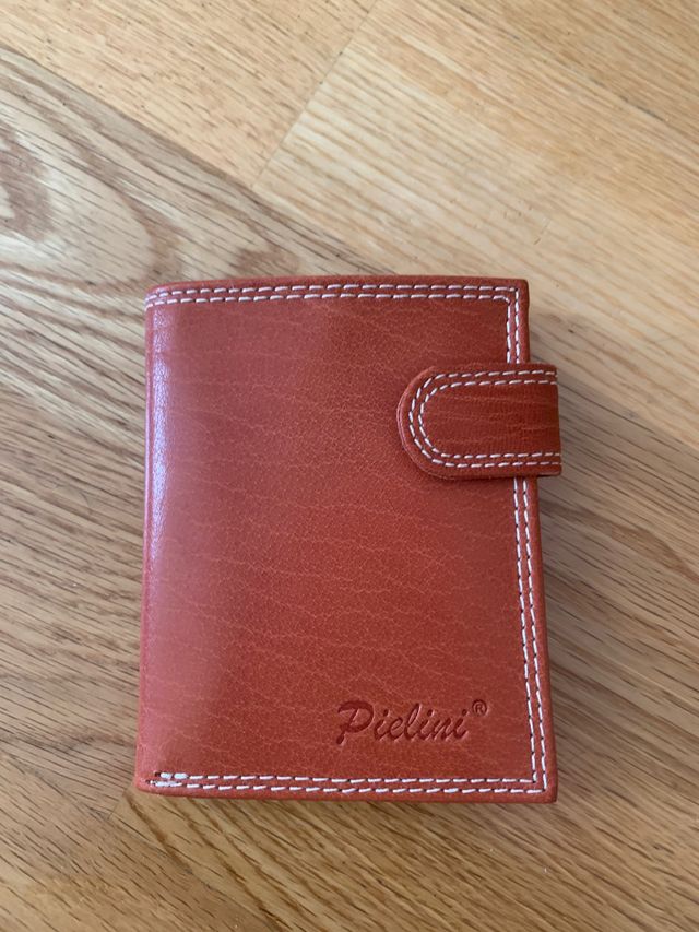 Cartera de piel sin estrenar