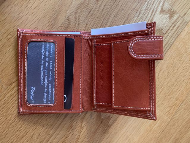 Cartera de piel sin estrenar