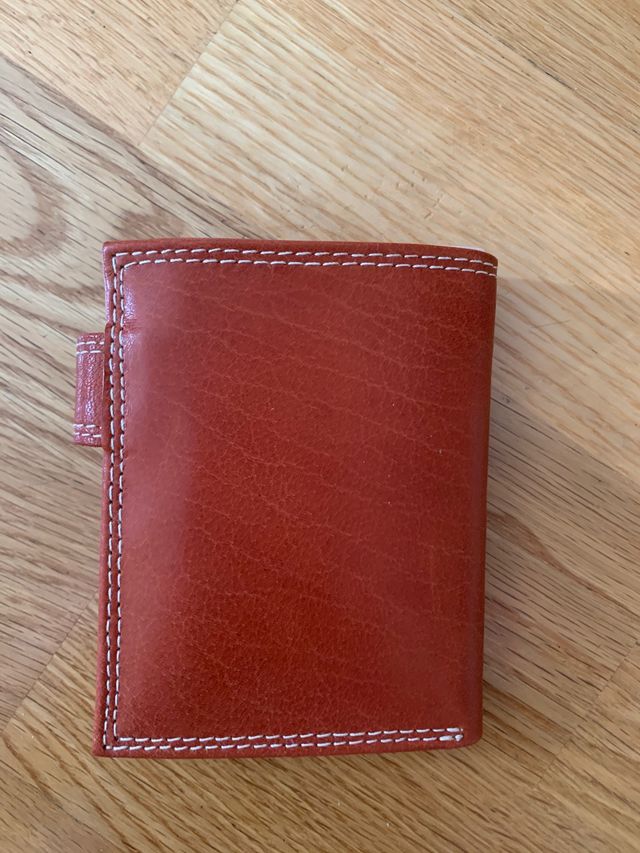 Cartera de piel sin estrenar