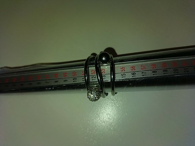 Anillo Calvin Klein.