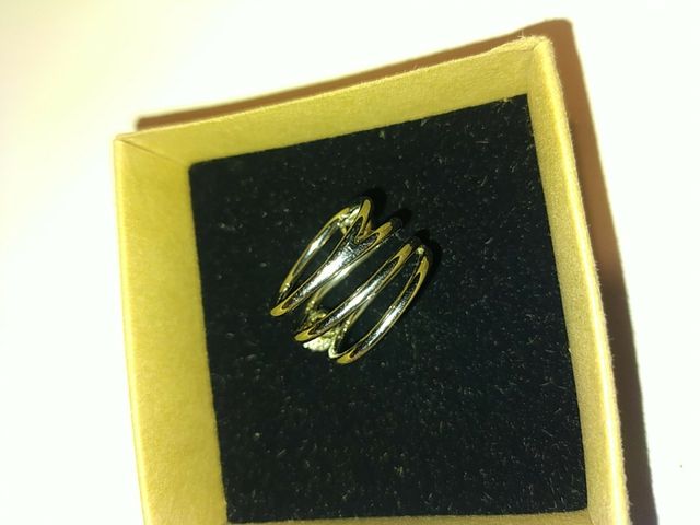 Anillo Calvin Klein.