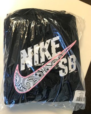 Sudadera Nike SB x Travis Scott talla M de segunda mano por 235 EUR en  Madrid en WALLAPOP