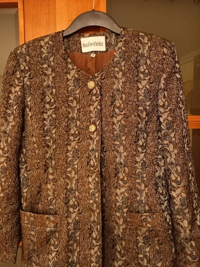 Blazer elegante en tonos tostados y plateado nuevo