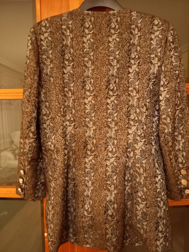 Blazer elegante en tonos tostados y plateado nuevo