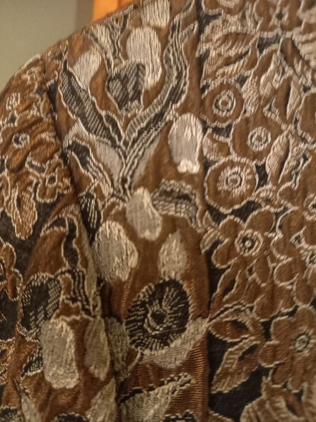 Blazer elegante en tonos tostados y plateado nuevo