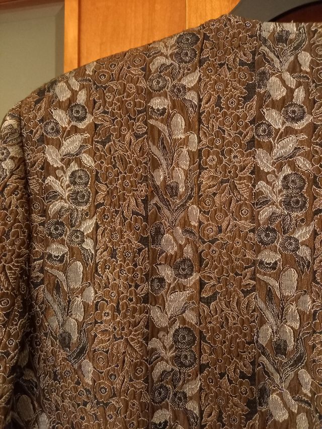 Blazer elegante en tonos tostados y plateado nuevo