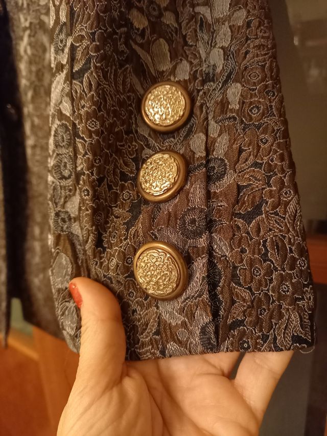 Blazer elegante en tonos tostados y plateado nuevo