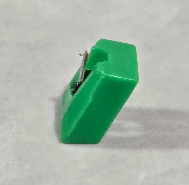 AGUJAS Y CÁPSULAS PARA TOCADISCOS AMPLIO STOCK