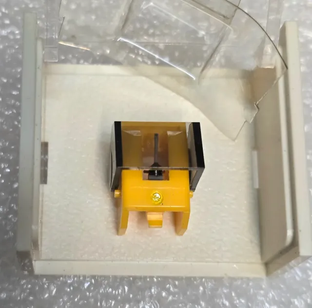 AGUJAS Y CÁPSULAS PARA TOCADISCOS AMPLIO STOCK