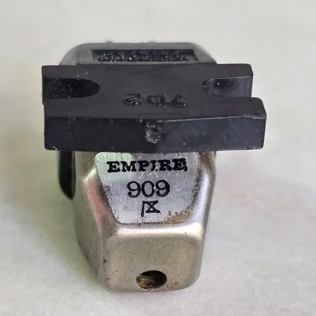 AGUJAS Y CÁPSULAS PARA TOCADISCOS AMPLIO STOCK