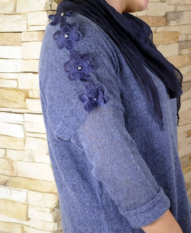 Jersey de punto en color azul Oxford con pañuelo