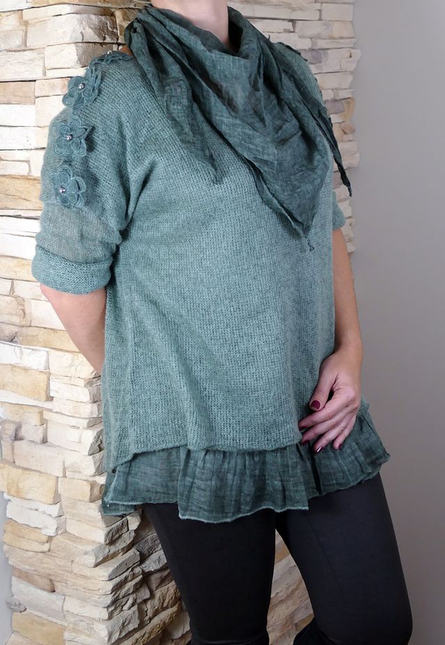 Jersey de punto en color verde helecho con pañuelo