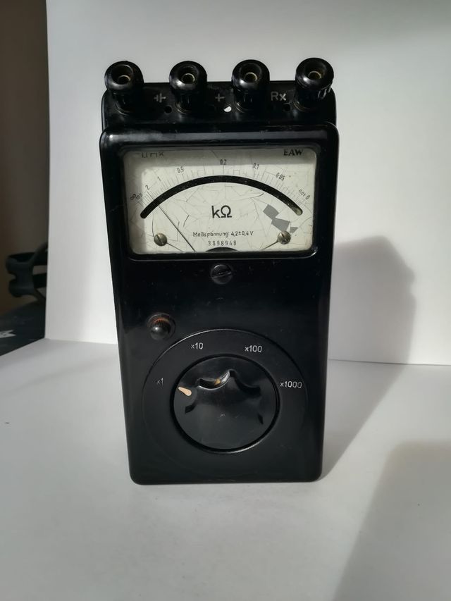 Ohmetro industrial antiguo