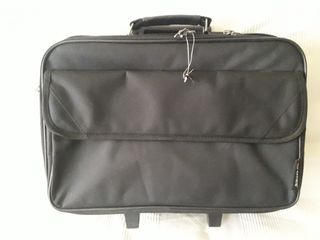 Maletín portatil portadocumentos con ruedas. de segunda mano por 20 EUR en  Rubí en WALLAPOP