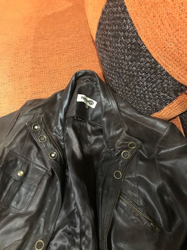 Tres cuarto tipo cuero