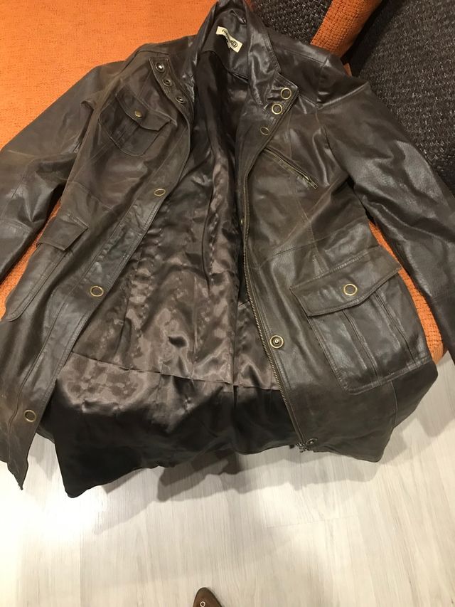 Tres cuarto tipo cuero