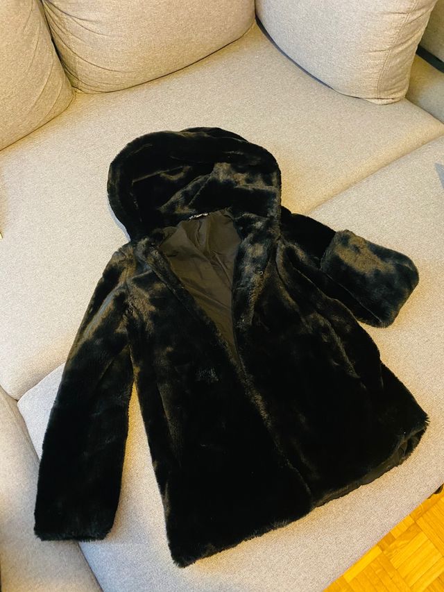 Abrigo de pelo negro Zara