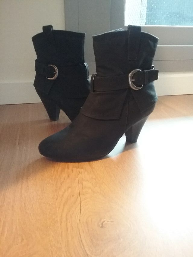 Botines negros tacón