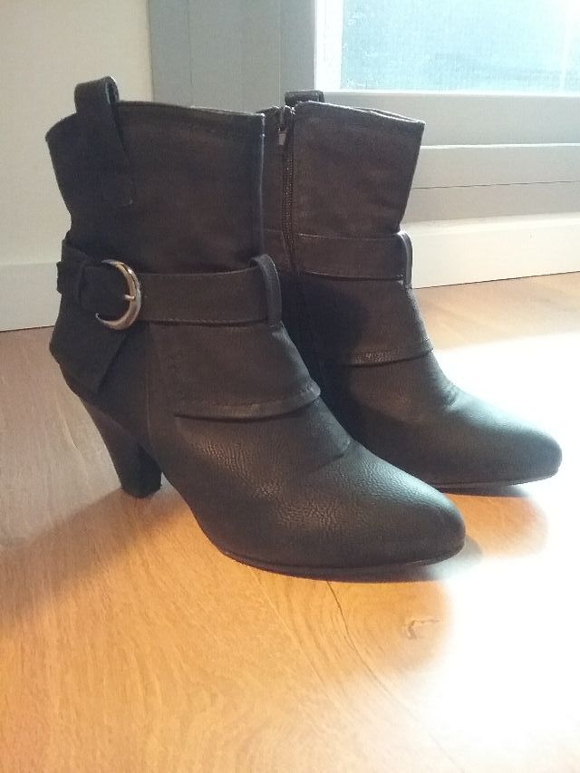 Botines negros tacón