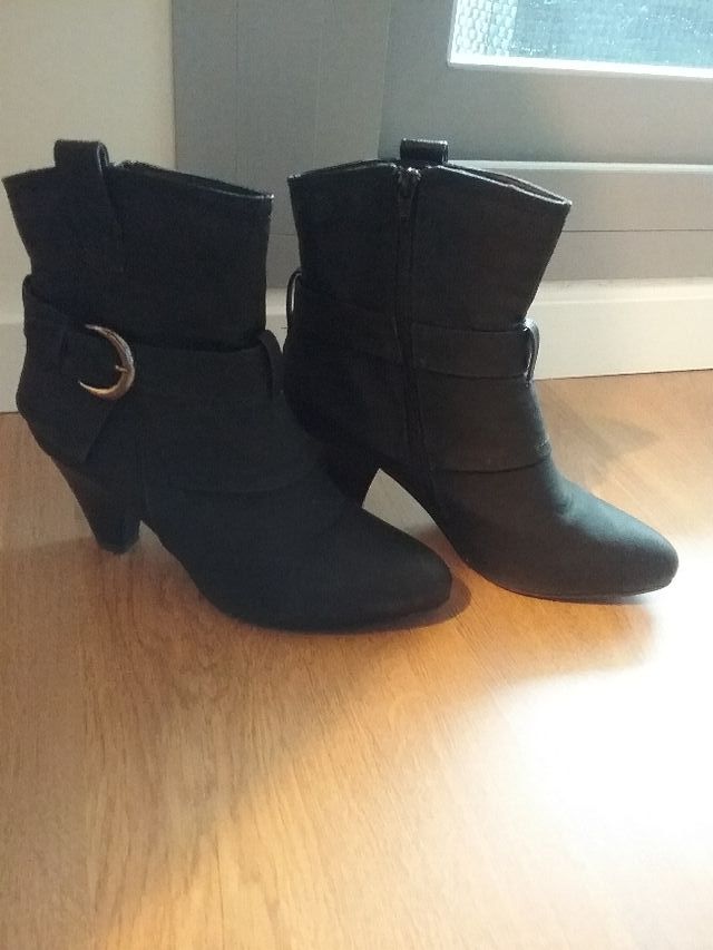 Botines negros tacón